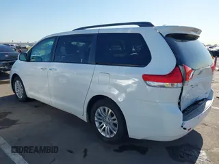 2012 Toyota Sienna XLE AAS z VIN 5TDYK3DC5CS218522, wystawiony jako IAAI lot #42605170 z przebiegiem 236 508 mil mil oraz . Historia ofert i sprzedaży dostępna na DreamBid. Obrazek 3.