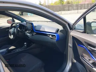 2020 Toyota C-HR LE z VIN NMTKHMBX6LR106469, wystawiony jako IAAI lot #41972012 z przebiegiem 51 316 mil mil oraz . Historia ofert i sprzedaży dostępna na DreamBid. Obrazek 5.
