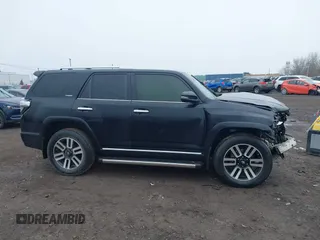 2018 Toyota 4Runner SR5 z VIN JTEBU5JR2J5579001, wystawiony jako IAAI lot #41996934 z przebiegiem 69 066 mil mil oraz . Historia ofert i sprzedaży dostępna na DreamBid. Obrazek 14.
