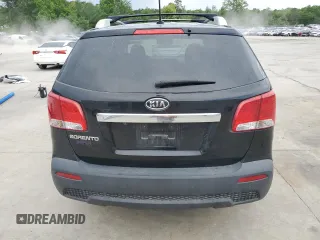 2012 Kia Sorento LX z VIN 5XYKTCA67CG279174, wystawiony jako Copart lot #54363095 z przebiegiem 181 112 mil mil oraz Szkoda całkowita • Salvage title. Historia ofert i sprzedaży dostępna na DreamBid. Obrazek 6.