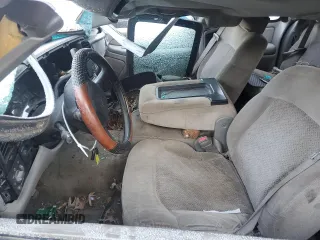 2000 Chevrolet Silverado 1500 LS with VIN 2GCEC19V3Y1241827, listed as a Copart auction lot 83176464 with 0 mi miles and Salvage Title. Bid and sale history available at carsss.com. Image 7.