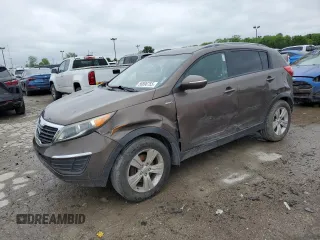 2013 Kia Sportage LX z VIN KNDPBCA27D7370160, wystawiony jako Copart lot #56896755 z przebiegiem Nie podano mil oraz Czysty tytuł • Clean title. Historia ofert i sprzedaży dostępna na DreamBid. Obrazek 1.