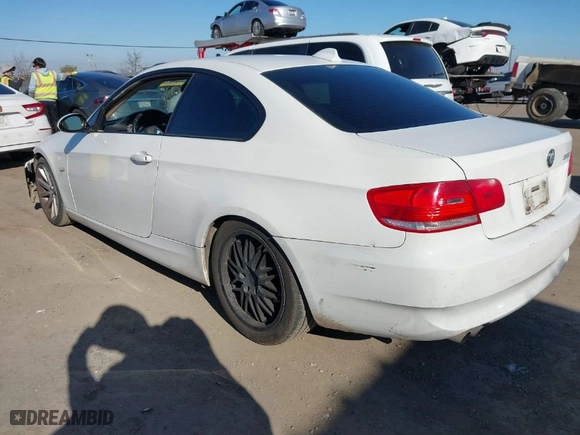2009 BMW 3 Series 328i with VIN WBAWB33539P136914, listed as a IAAI auction lot 41424408 with 176,748 mi miles. Bid and sale history available at carsss.com. Image 3.