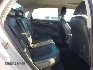 2014 Volkswagen Passat SEL Premium z VIN 1VWCN7A30EC100232, wystawiony jako Copart lot #48228355 z przebiegiem 127 832 mil mil oraz Szkoda całkowita • Salvage title. Historia ofert i sprzedaży dostępna na DreamBid. Obrazek 10.