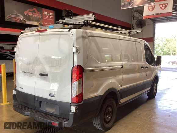 2019 Ford Transit z VIN 1FTYR1YGXKKA54025, wystawiony jako IAAI lot #42650341 z przebiegiem 129 672 mil mil oraz . Historia ofert i sprzedaży dostępna na DreamBid. Obrazek 1.