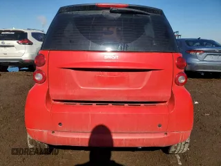 2009 Smart fortwo Pure z VIN WMEEJ31X79K274220, wystawiony jako Copart lot #46529995 z przebiegiem 76 185 mil mil oraz Szkoda całkowita • Salvage title. Historia ofert i sprzedaży dostępna na DreamBid. Obrazek 6.