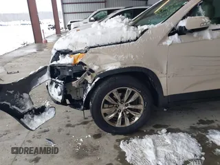 2011 Kia Sorento EX with VIN 5XYKU4A29BG040661, listed as a IAAI auction lot 41542762 with 185,108 mi miles. Bid and sale history available at carsss.com. Image 12.