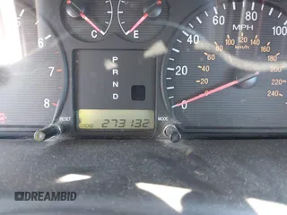 2002 Hyundai Sonata GLS with VIN KMHWF35HX2A586689, listed as a IAAI auction lot 41681385 with 273,132 mi miles. Bid and sale history available at carsss.com. Image 7.