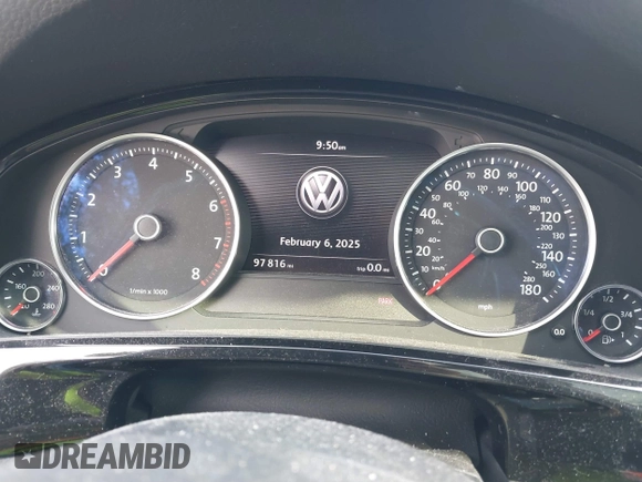 2017 Volkswagen Touareg Wolfsburg Edition z VIN WVGRF7BP6HD006748, wystawiony jako IAAI lot #41483215 z przebiegiem 97 816 mil mil oraz . Historia ofert i sprzedaży dostępna na DreamBid. Obrazek 7.