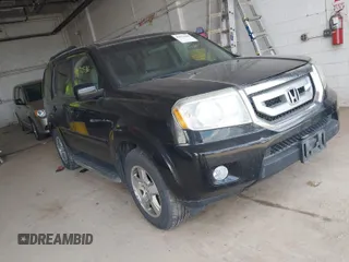 2011 Honda Pilot EX with VIN 5FNYF4H45BB093652, listed as a IAAI auction lot 41872586 with 213,125 mi miles. Bid and sale history available at carsss.com. Image 1.