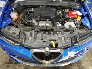 2024 Alfa Romeo Tonale Ti z VIN ZASPATCW0R3039314, wystawiony jako Copart lot #84372224 z przebiegiem Nie podano mil oraz Szkody całkowita. Historia ofert i sprzedaży dostępna na DreamBid. Obrazek 12.