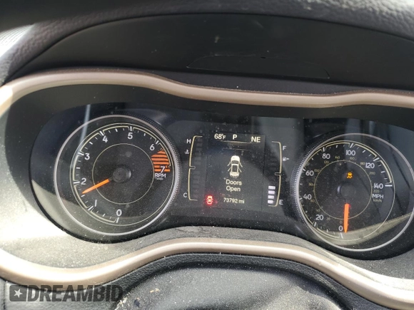 2017 Jeep Cherokee Altitude z VIN 1C4PJLAB0HW541068, wystawiony jako Copart lot #48592485 z przebiegiem 73 792 mil mil oraz Szkoda całkowita • Salvage title. Historia ofert i sprzedaży dostępna na DreamBid. Obrazek 9.