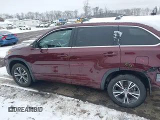 2018 Toyota Highlander LE с VIN 5TDBZRFH6JS903123, выставлен на аукционе IAAI как лот 41564004 с пробегом 109 852 миль миль и . История ставок и продаж доступна на DreamBid. Изображение 14.