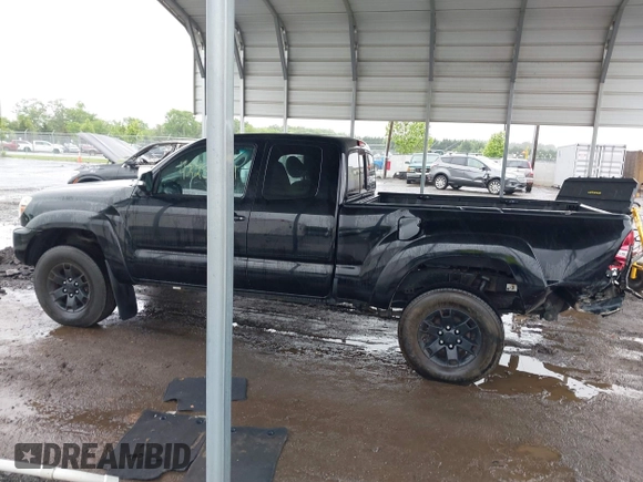 2015 Toyota Tacoma z VIN 5TFUX4EN8FX034499, wystawiony jako IAAI lot #42254201 z przebiegiem 177 756 mil mil oraz . Historia ofert i sprzedaży dostępna na DreamBid. Obrazek 14.