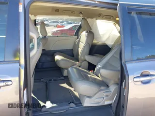 2018 Toyota Sienna XLE Auto Access Seat with VIN 5TDYZ3DC4JS958698, listed as a IAAI auction lot 41815340 with 164,903 mi miles. Bid and sale history available at carsss.com. Image 8.