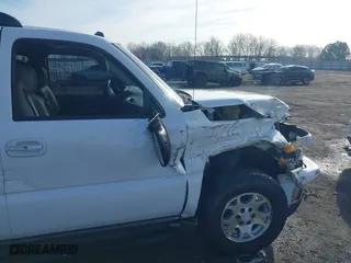 2005 Chevrolet Tahoe Z71 with VIN 1GNEK13T55R268077, listed as a IAAI auction lot 41442024 with 205,176 mi miles. Bid and sale history available at carsss.com. Image 19.