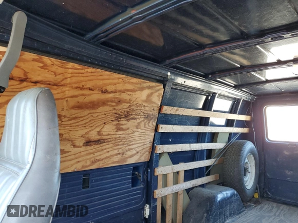 1988 Chevrolet Chevy Van z VIN 1GCEG25H5J7124768, wystawiony jako Copart lot #76781664 z przebiegiem 86 588 mil mil oraz Tytuł czysty. Historia ofert i sprzedaży dostępna na DreamBid. Obrazek 11.