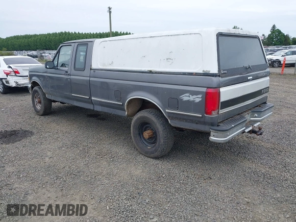 1993 Ford F-250 z VIN 1FTHX26G9PKB42392, wystawiony jako IAAI lot #42320912 z przebiegiem Nie podano mil oraz . Historia ofert i sprzedaży dostępna na DreamBid. Obrazek 3.