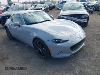 2024 Mazda MX-5 Miata Grand Touring z VIN JM1NDAM76R0602860, wystawiony jako IAAI lot #41346197 z przebiegiem 1 891 mil mil oraz . Historia ofert i sprzedaży dostępna na DreamBid. Obrazek 1.