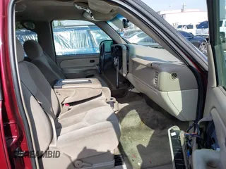 2003 Chevrolet Suburban LT with VIN 1GNEC16Z93J123780, listed as a IAAI auction lot 41462005 with 162,498 mi miles. Bid and sale history available at carsss.com. Image 5.