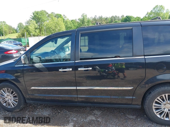 2015 Chrysler Town & Country Touring L with VIN 2C4RC1CG4FR509973, listed as a IAAI auction lot 42121743 with 199,183 mi miles and . Bid and sale history available at carsss.com. Image 14.