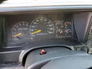 1998 GMC Yukon with VIN 1GKEK13R6WJ706204, listed as a Copart auction lot 77577074 with 186,023 mi miles and Salvage Title. Bid and sale history available at carsss.com. Image 9.