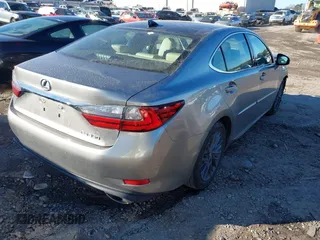 2018 Lexus ES with VIN 58ABK1GG6JU093357, listed as a IAAI auction lot 41290391 with 75,556 mi miles. Bid and sale history available at carsss.com. Image 4.