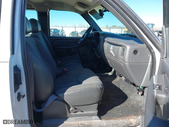 2003 Chevrolet Silverado 1500 LS with VIN 2GCEK19V631383603, listed as a IAAI auction lot 41244195 with 189,135 mi miles. Bid and sale history available at carsss.com. Image 5.