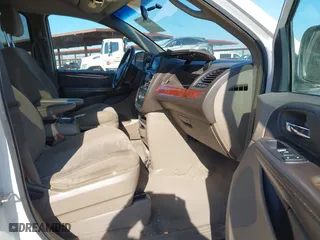 2011 Chrysler Town & Country Touring with VIN 2A4RR5DG3BR650252, listed as a IAAI auction lot 41478996 with 150,570 mi miles. Bid and sale history available at carsss.com. Image 5.