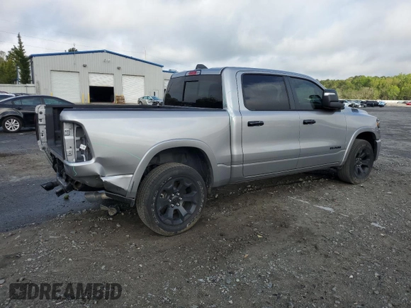 2025 Ram 1500 Big Horn z VIN 1C6SRFFP5SN535005, wystawiony jako Copart lot #50241725 z przebiegiem 9 611 mil mil oraz Szkoda całkowita • Salvage title. Historia ofert i sprzedaży dostępna na DreamBid. Obrazek 3.