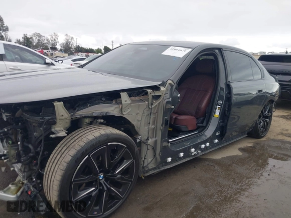 2024 BMW 7 Series 740i with VIN WBA23EH01RCP35452, listed as a IAAI auction lot 42064471 with 13,657 mi miles and . Bid and sale history available at DreamBid. Image 15.