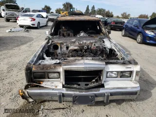 1988 Lincoln Town Car with VIN 1LNBM81F5JY730676, listed as a Copart auction lot 74849694 with 0 mi miles and Non Repairable. Bid and sale history available at carsss.com. Image 5.