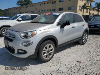 2016 FIAT 500X Lounge z VIN ZFBCFYDT5GP371335, wystawiony jako Copart lot #49550735 z przebiegiem Nie podano mil oraz Tytuł czysty. Historia ofert i sprzedaży dostępna na DreamBid. Obrazek 1.