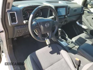 2023 Nissan Frontier S z VIN 1N6ED1CMXPN609671, wystawiony jako Copart lot #77313244 z przebiegiem 38 243 mil mil oraz Szkoda całkowita • Salvage title. Historia ofert i sprzedaży dostępna na DreamBid. Obrazek 8.