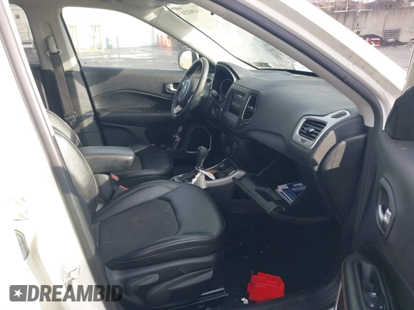 2019 Jeep Compass Latitude with VIN 3C4NJDBB7KT703593, listed as a IAAI auction lot 41490224 with 99,640 mi miles. Bid and sale history available at carsss.com. Image 5.