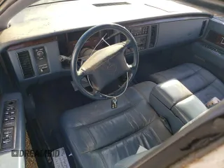 1995 Cadillac Fleetwood z VIN 1G6DW52P2SR700272, wystawiony jako Copart lot #77906824 z przebiegiem Nie podano mil oraz Szkody całkowita. Historia ofert i sprzedaży dostępna na DreamBid. Obrazek 8.