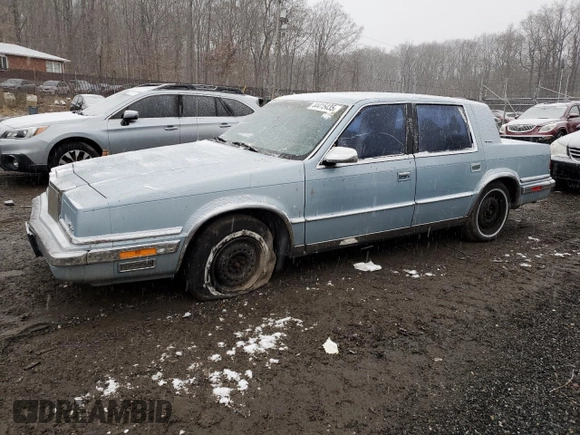 1989 Chrysler New Yorker z VIN 1C3BC4632KD549983, wystawiony jako Copart lot #44415435 z przebiegiem 44 683 mil mil oraz Szkody całkowita. Historia ofert i sprzedaży dostępna na DreamBid. Obrazek 1.