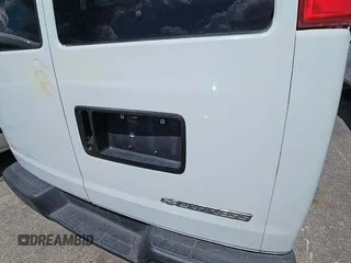 2005 Chevrolet Express Passenger with VIN 1GAHG39U151149680, listed as a IAAI auction lot 42633644 with 165,707 mi miles and . Bid and sale history available at DreamBid. Image 37.