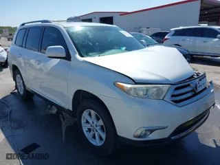 2013 Toyota Highlander with VIN 5TDZK3EH3DS132898, listed as a IAAI auction lot 41992862 with 140,525 mi miles. Bid and sale history available at carsss.com. Image 1.