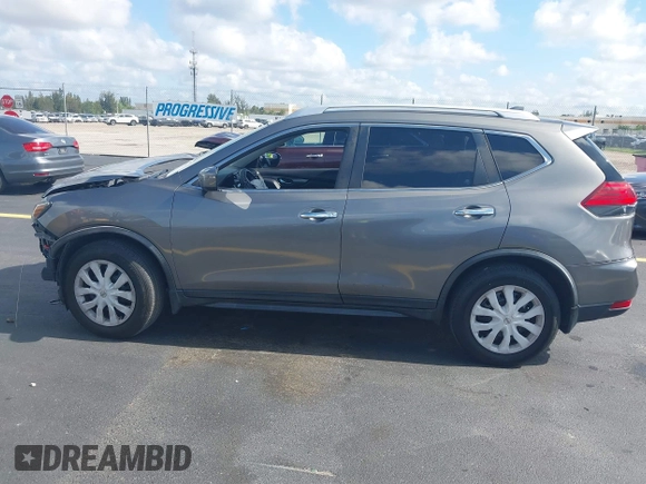 2017 Nissan Rogue SV z VIN JN8AT2MT0HW388730, wystawiony jako IAAI lot #42289935 z przebiegiem 124 943 mil mil oraz . Historia ofert i sprzedaży dostępna na DreamBid. Obrazek 15.