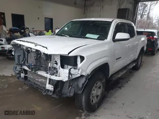2020 Toyota Tacoma 2WD SR with VIN 5TFAX5GN6LX169739, listed as a IAAI auction lot 41560296 with 33,440 mi miles. Bid and sale history available at carsss.com. Image 2.
