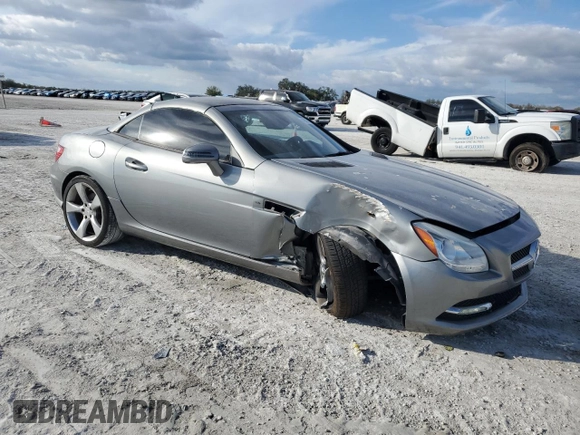 2012 Mercedes-Benz SLK 350 z VIN WDDPK5HA8CF014674, wystawiony jako Copart lot #43035715 z przebiegiem 79 506 mil mil oraz Nie do naprawy • Non repairable. Historia ofert i sprzedaży dostępna na DreamBid. Obrazek 4.