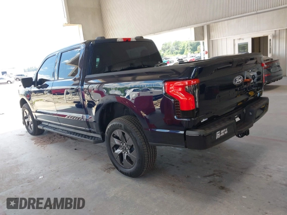 2024 Ford F-150 Lightning XLT z VIN 1FTVW3LK9RWG08466, wystawiony jako IAAI lot #42251872 z przebiegiem 3 045 mil mil oraz . Historia ofert i sprzedaży dostępna na DreamBid. Obrazek 15.
