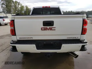 2015 GMC Sierra 2500HD Denali z VIN 1GT120EGXFF591111, wystawiony jako Copart lot #74296454 z przebiegiem 92 693 mil mil oraz Szkoda całkowita • Salvage title. Historia ofert i sprzedaży dostępna na DreamBid. Obrazek 6.