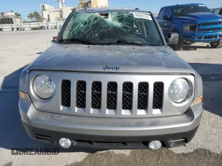2017 Jeep Patriot 75th Anniversary z VIN 1C4NJRBB0HD163760, wystawiony jako Copart lot #40666154 z przebiegiem 113 486 mil mil oraz Szkoda całkowita • Salvage title. Historia ofert i sprzedaży dostępna na DreamBid. Obrazek 5.