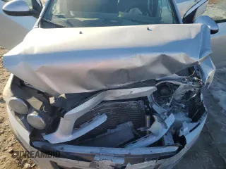 2015 Chevrolet Sonic LS z VIN 1G1JA5SH9F4117264, wystawiony jako Copart lot #42215585 z przebiegiem 55 869 mil mil oraz Szkoda całkowita • Salvage title. Historia ofert i sprzedaży dostępna na DreamBid. Obrazek 12.