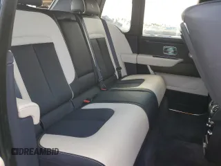 2023 Rolls-Royce Cullinan z VIN SLATV4C05PU219564, wystawiony jako Copart lot #75635404 z przebiegiem 5430 mil mil oraz Nie do naprawy. Historia ofert i sprzedaży dostępna na DreamBid. Obrazek 11.