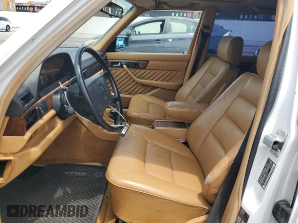 1990 Mercedes-Benz 560 z VIN WDBCA39E7LA505105, wystawiony jako Copart lot #58875015 z przebiegiem 88 261 mil mil oraz Szkoda całkowita • Salvage title. Historia ofert i sprzedaży dostępna na DreamBid. Obrazek 7.