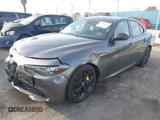 2019 Alfa Romeo Giulia z VIN ZARFAMAN2K7622544, wystawiony jako IAAI lot #41600030 z przebiegiem 37 045 mil mil oraz . Historia ofert i sprzedaży dostępna na DreamBid. Obrazek 17.