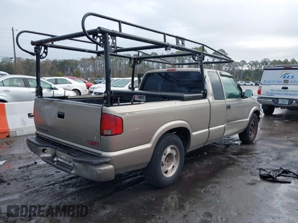 2000 GMC Sonoma SLS z VIN 1GTCS19W1Y8241082, wystawiony jako IAAI lot #41394788 z przebiegiem 193 110 mil mil oraz . Historia ofert i sprzedaży dostępna na DreamBid. Obrazek 4.